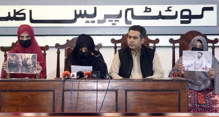 داکتر ماہ رنگ ءُ آئی ءِ ھمکار گوں آزار ذهنی، بیھار ءُ چہ بندیگانی ھکّانی زِبھر ءِ آماچ اَنت – نادیہ بلوچ