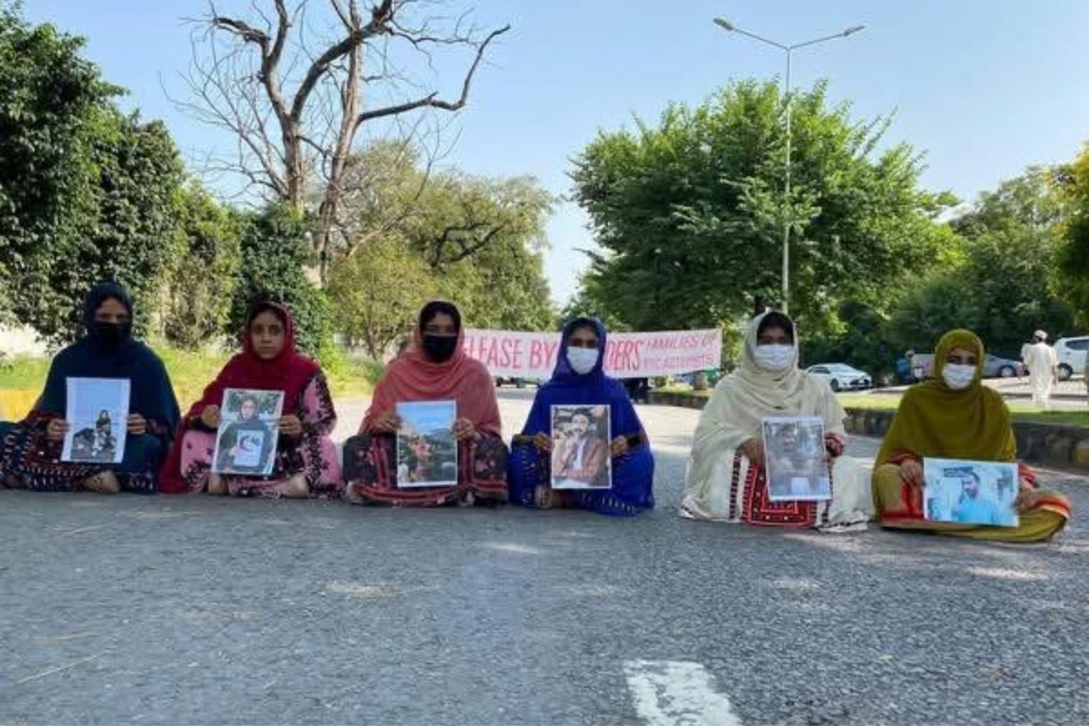 شال، اسلام آباد ءَ بلوچ کھولانی زورانسری آوار جنی درکانودی دزگیریانی ھلاپ ءَ زھرشانی، پنجگور ءَ یک مردمے آوار جنگ بوتگ