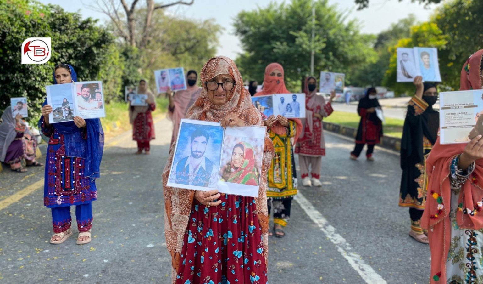 ماں پاکستان ءَ ھرکس بلوچ راج ءِ درگت ءَ گپ جنت آ گدار لیکگ بیت، بلوچ کھولاں گوں ایمان مزاری ءَ ھمدستی ءِ درشان
