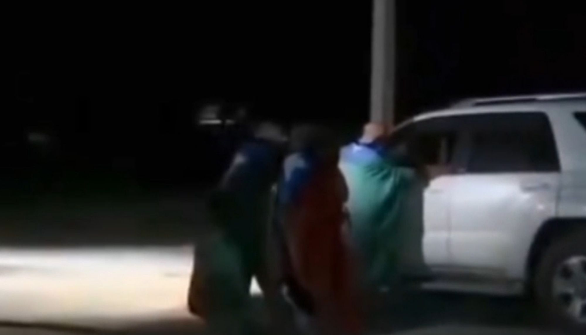 شال ءِ شھر ءَ گوستگیں شپ ءَ آجوئی لوٹوکاں ناکہ بندی کتگ، پولیس کارندہ دزگیر ءُ سلاہ اش برتگ انت