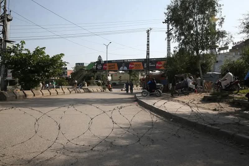 ٹی ایل پی ءِ کاروان مریدکے ءَ سر بوتگ، پولیس ءُ زھرشانی کنوکیں مردمانی میان ءَ جنگ ءُ چوپ بازیں کچے ءَ مردم زدگ