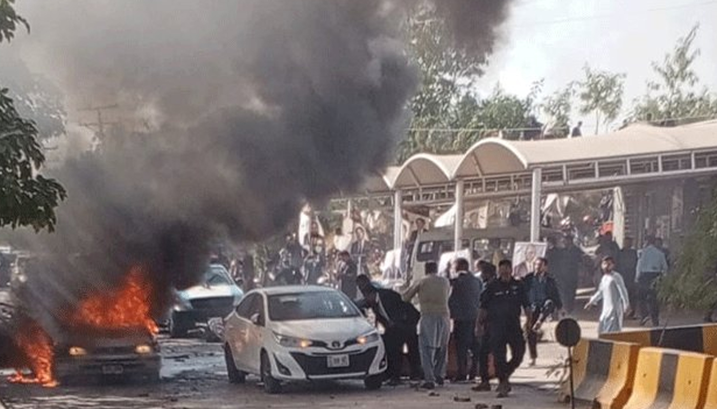 اسلام آباد: کچھری ءِ نزیک ءَ وتکش تراک، 5 مردم بیران، 21 زدگ