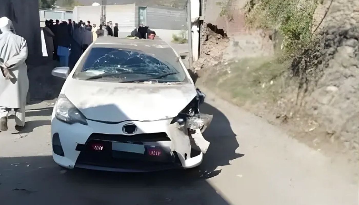 سوات ءَ اے این پی ءِ رھشون ءِ گاڑی ءِ نزیک ءَ تراک، آ چہ تراک ءَ رک اتگ