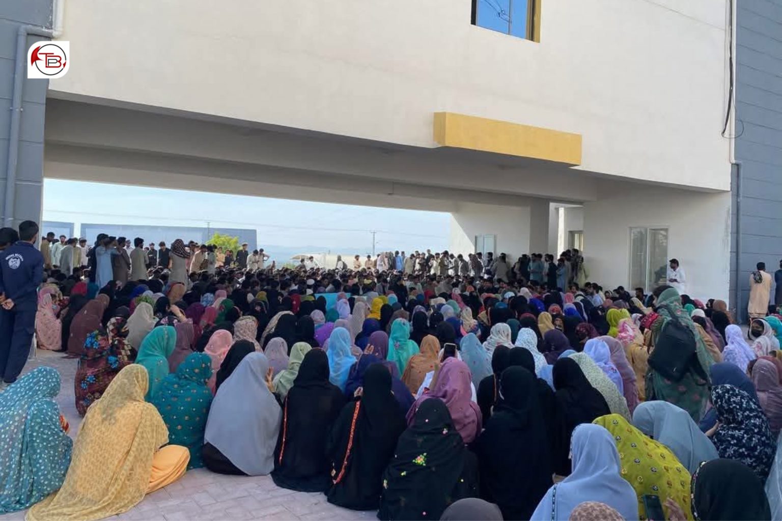 تربت: بالاچ بالی ءِ آوارجنی ءِ ھلاپ ءَ دومی روچ ءَ یونیورسٹی آف تربت ءَ زھرشانی برجاہ