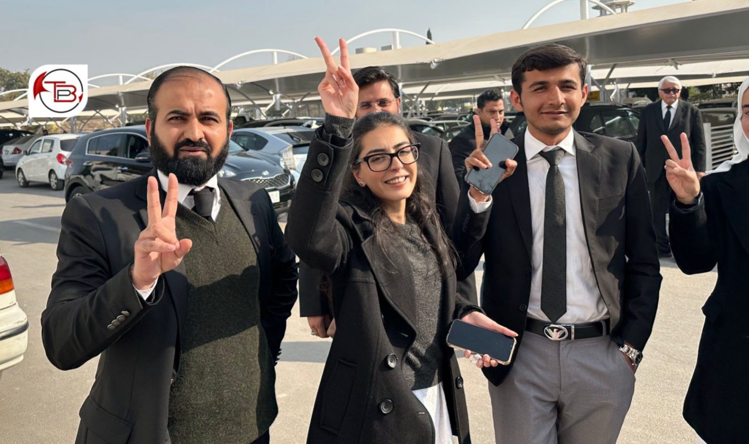 اسلام آباد: آمیدگس ءَ ایمان مزاری ءُ آئی ءِ لوگ واجہ زوت دزگیر کنگ ءِ پرمان داتگ