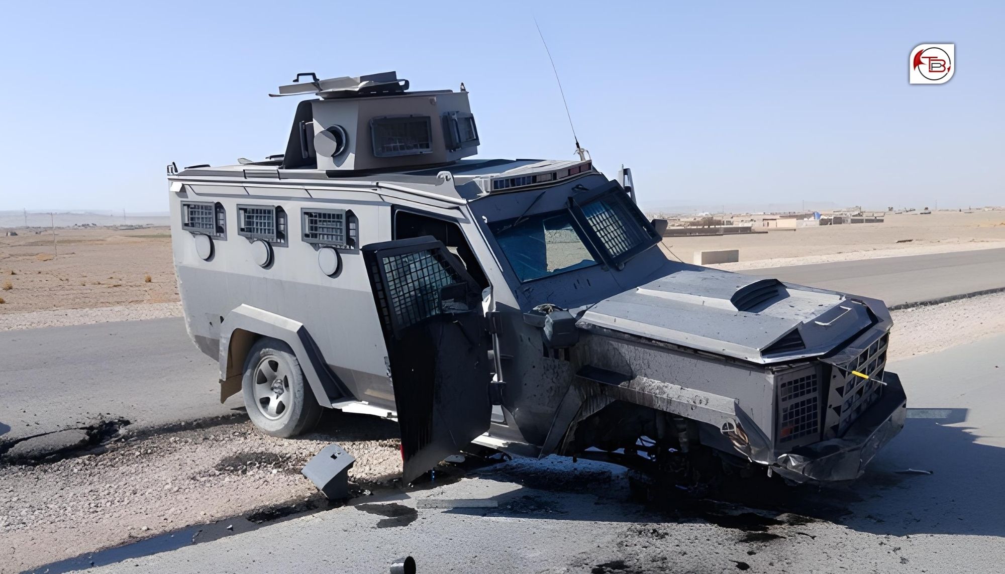 سوراب: پولیس ءِ بکتر بندیں گاڑی ءِ سر ءَ تراک، گاڑی تباہ