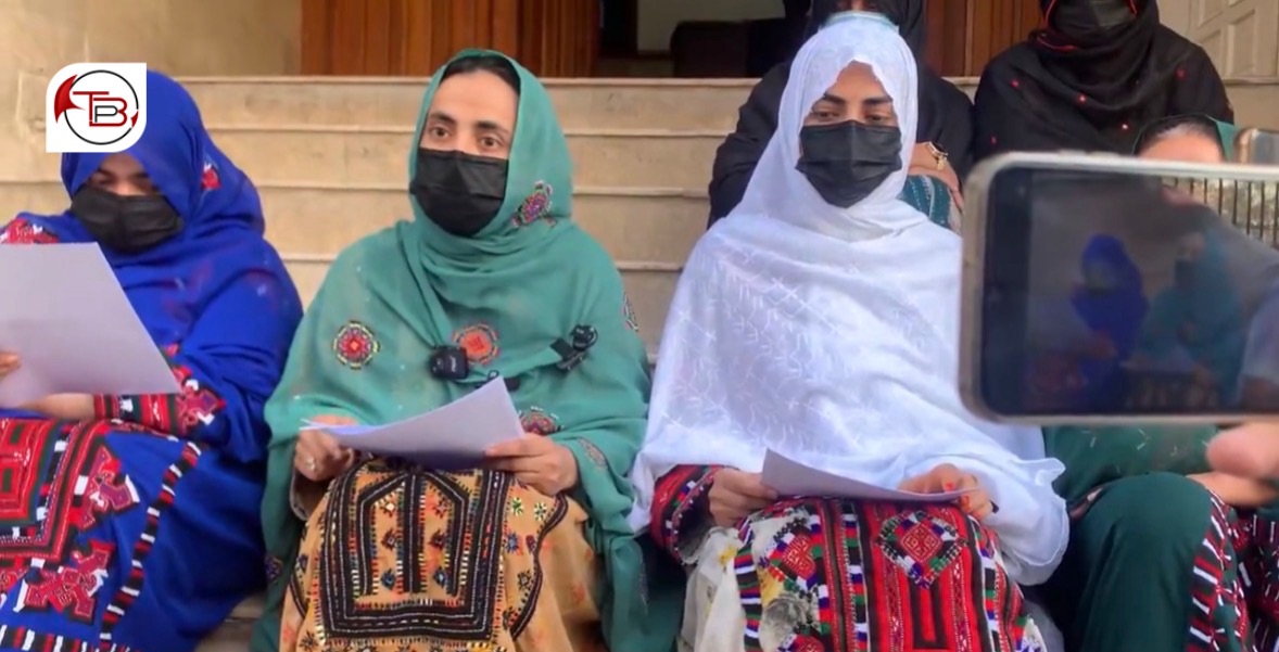 شال: پولیس ءَ ماہ رنگ بلوچ ءُ دزگیریں بی وائی سی ءِ سروکانی کھول پریس کانفرنس ءَ دارگ بیتگ انت