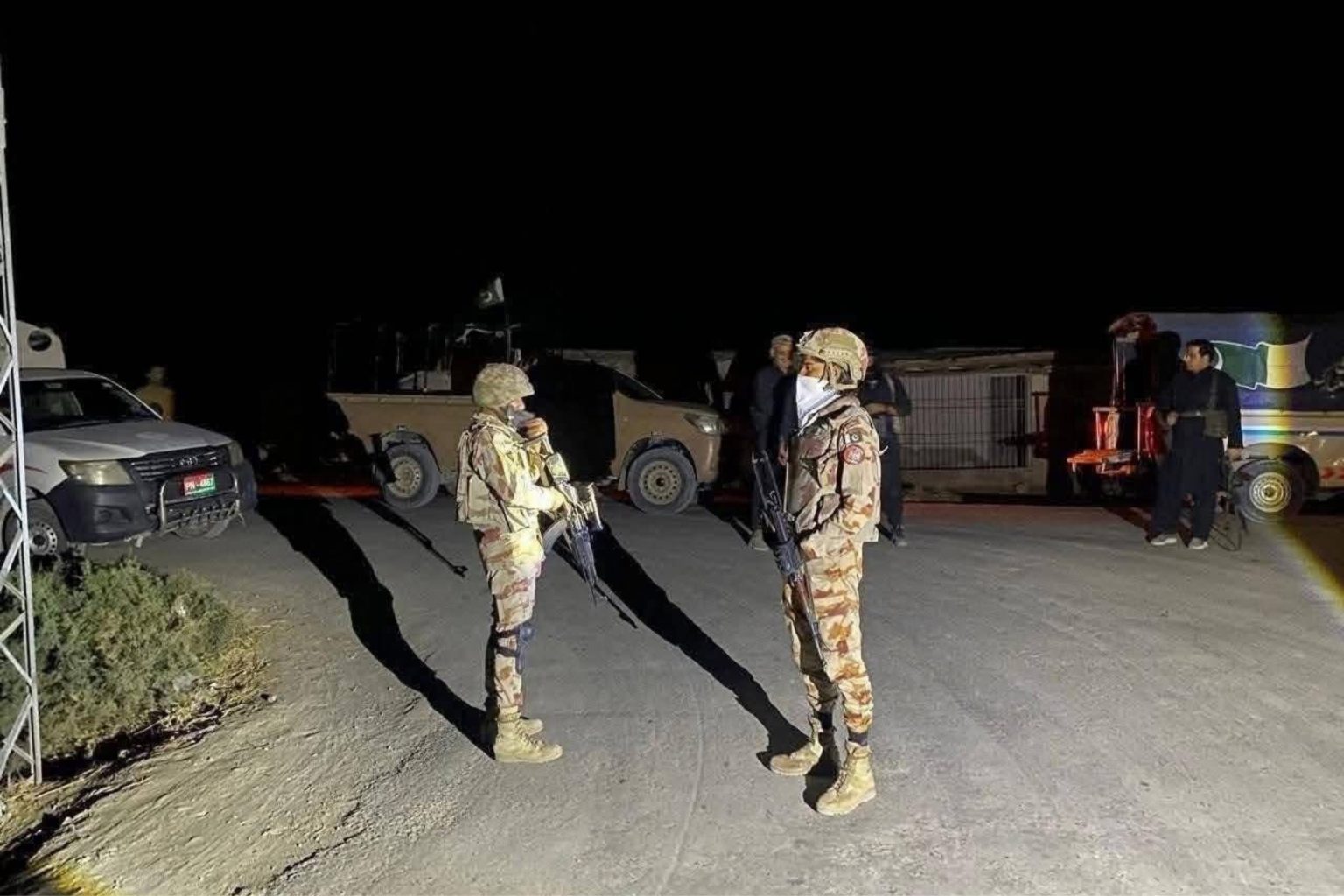 بلوچستان ءَ اُرشانی درچ برجاہ ءَ اِنت ریل ٹریک، گیس پائپ لائن تباہ، پوج ءِ سر ءَ اُرش