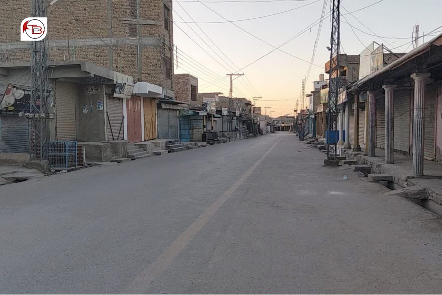 نوشکی ءَ دو ماہ چہ کرفیو، وانگ ءُ روزگاز سانمند، شھریانی سر ءَ پابندی ءُ انسانی ھکانی ھلاپ ورزیانی گیشی