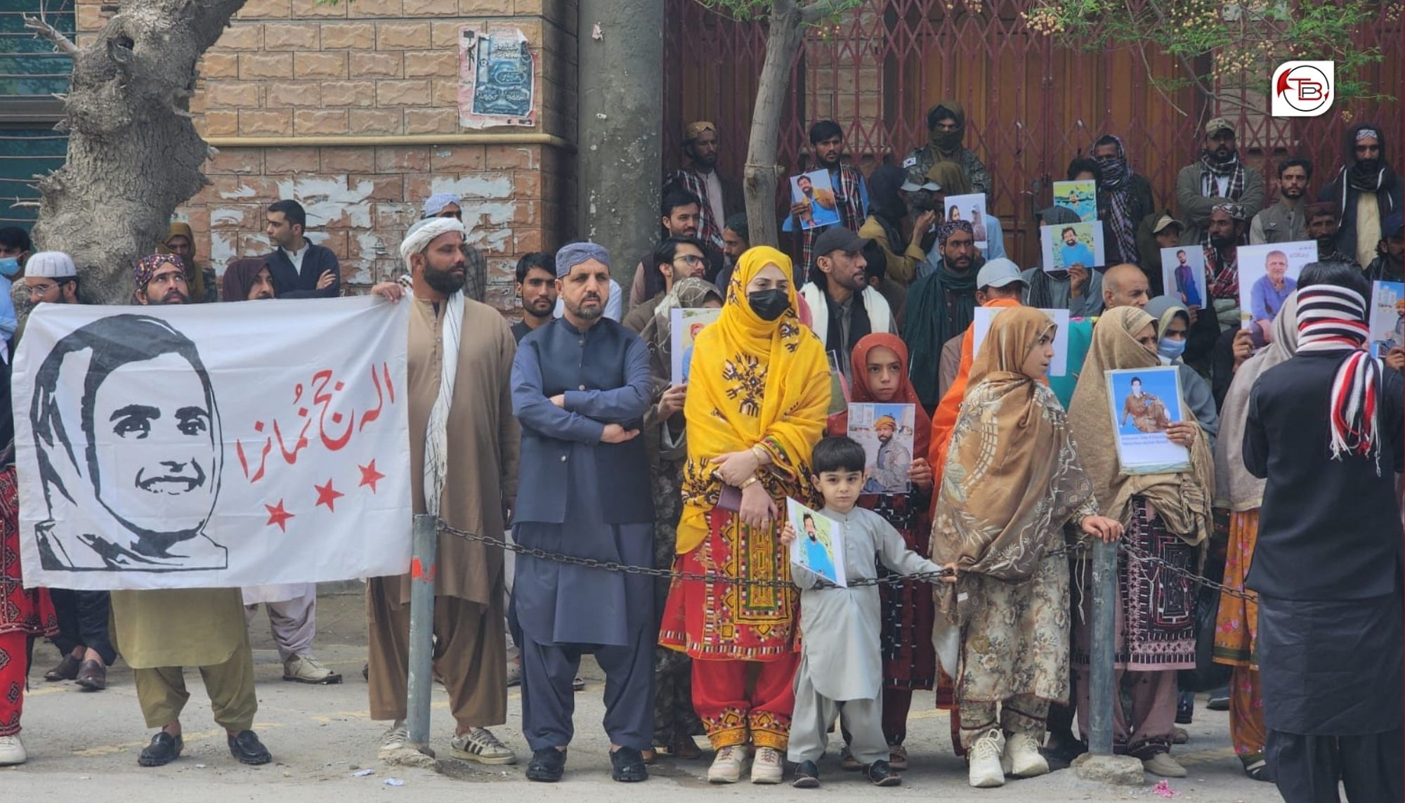 عید ءِ روچ ءَ شال ءَ بیگواھیں مردمانی ھاتر ءَ ھمک عیدانی ڈول ءَ اے عید ءَ ھم زھرشانی کنگ بیتگ ۔ وی بی ایم پی