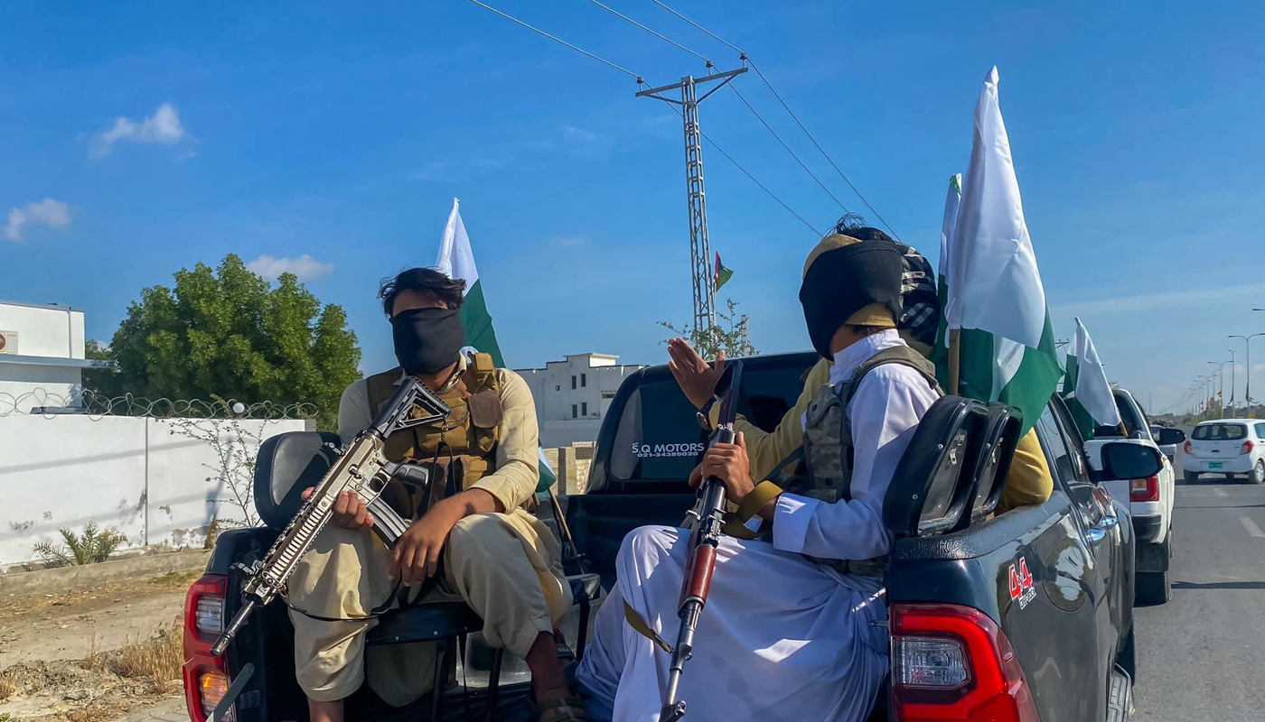 پنجگور ءَ ‘ڈیتھ اسکواڈ’ ءِ بنجل ءُ فوجی کاروانانی سر ءَ اُرش، مزنیں کساسے ءَ بیرانانی ھال