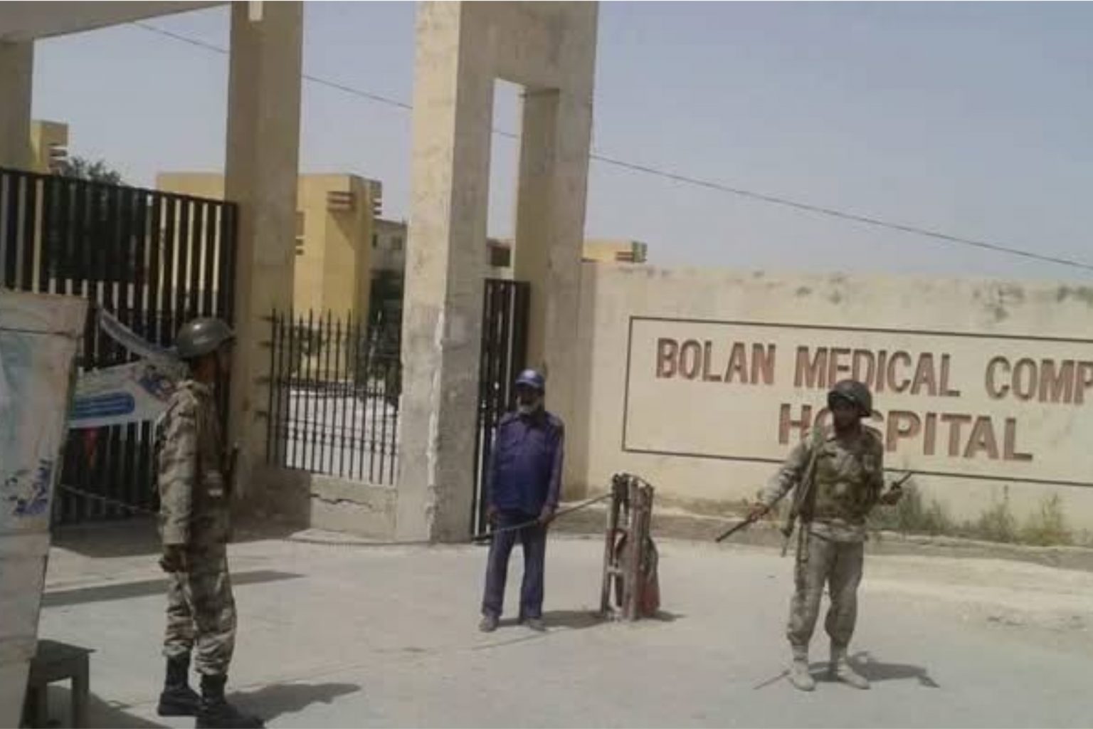 شال: بی ایم سی ءِ نادراہ جاہ ءَ زندانی یے تتکگ، پولیس ءِ 5 کارندہ موَتّل کنگ بوتگ نگ