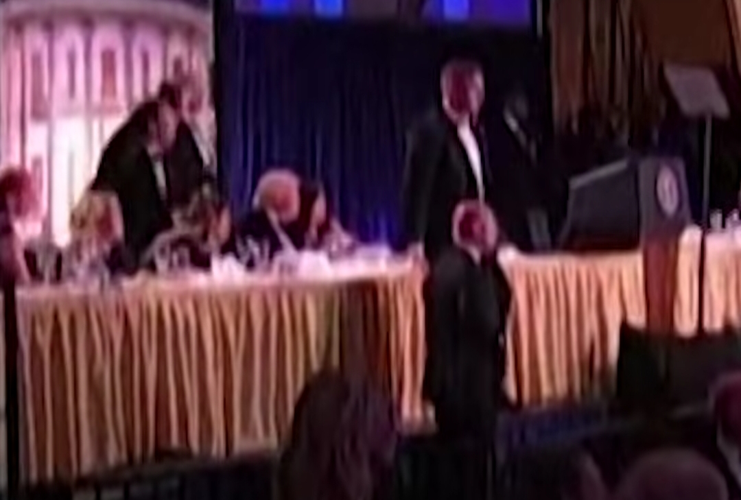 وائٹ ھاؤس پریس ڈنر ءَ تیرگواری ءَ صدر ٹرمپ مھکمیں جاھے ءَ برگ بیتگ