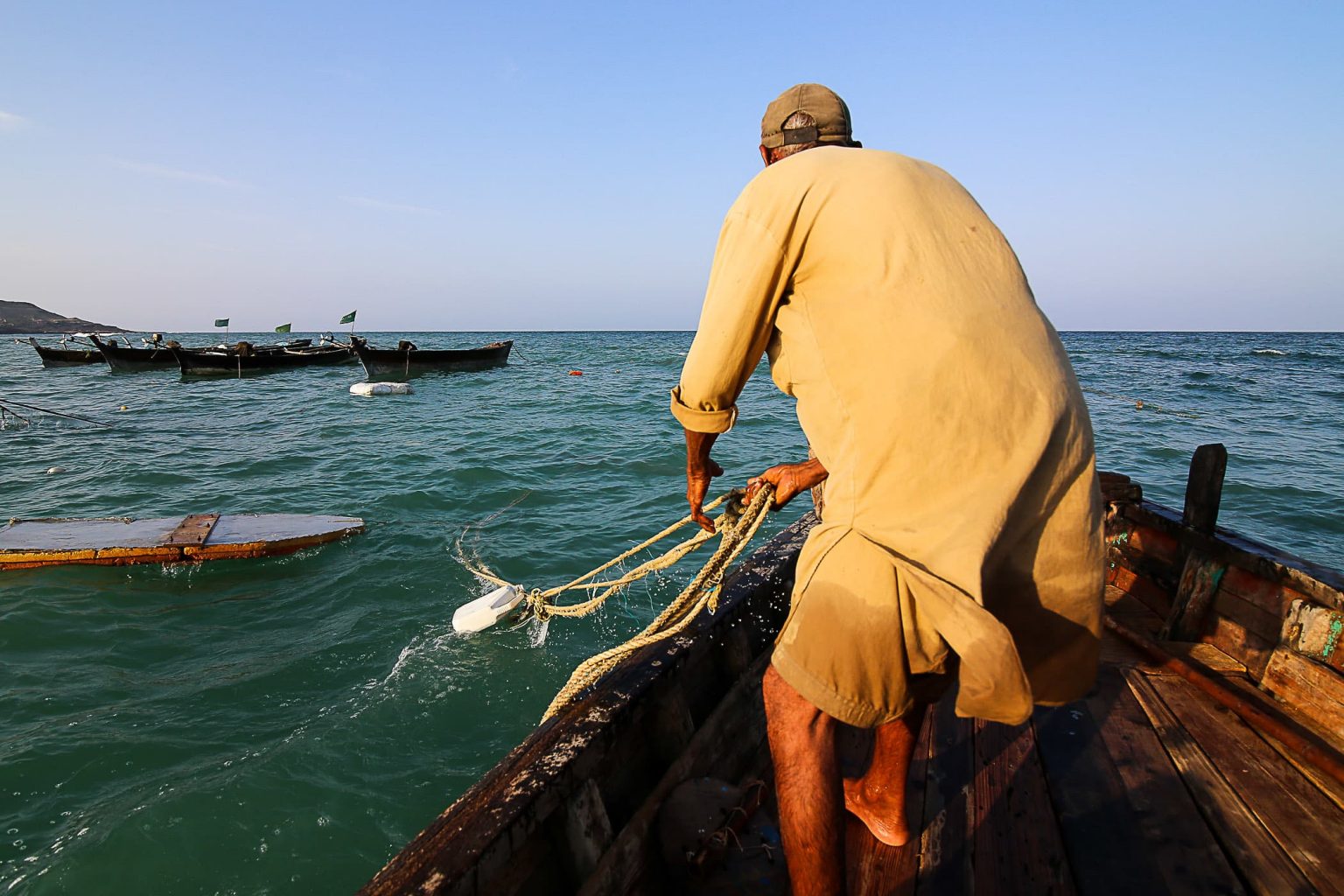 گوادر ءَ دریا وردانی سر ءَ شپ ءَ زِر ءَ روگ ءِ سر ءَ بندش جنگ بوتگ