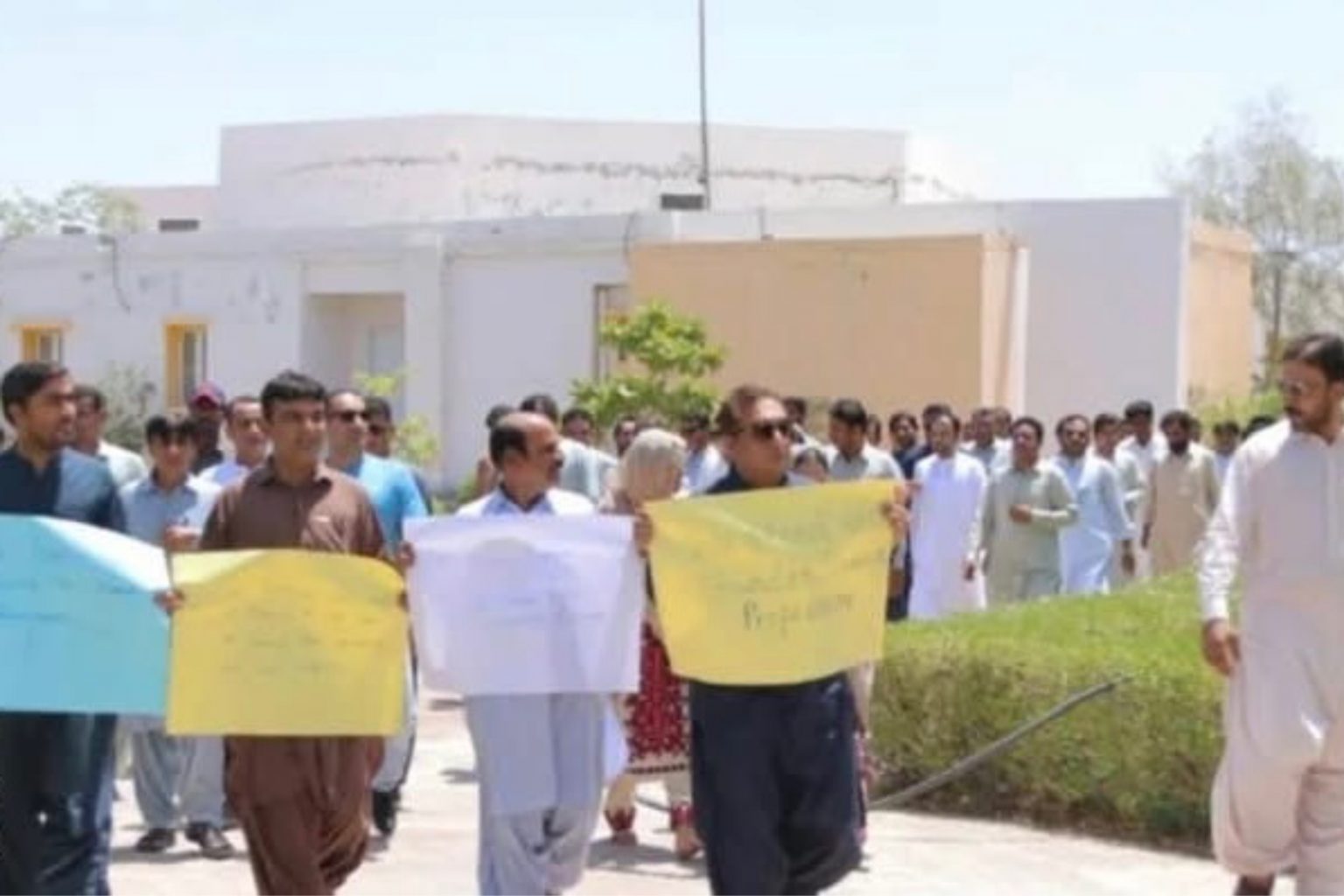 گوادر یونیورسٹی ءِ وائس چانسلر ءُ دگہ استادانی یل کنگ ءِ ھاتر ءَ تربت ءَ زھرشانی