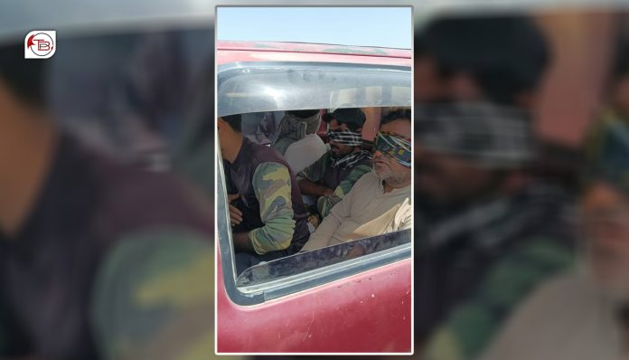 گوادر : سلاہ بندیں مردماں چار پولیس کارندھانی سلاہ ءُ سرکاری گاڑی ءَ ھوار وتی ھمراھی ءَ برتگ اَنت