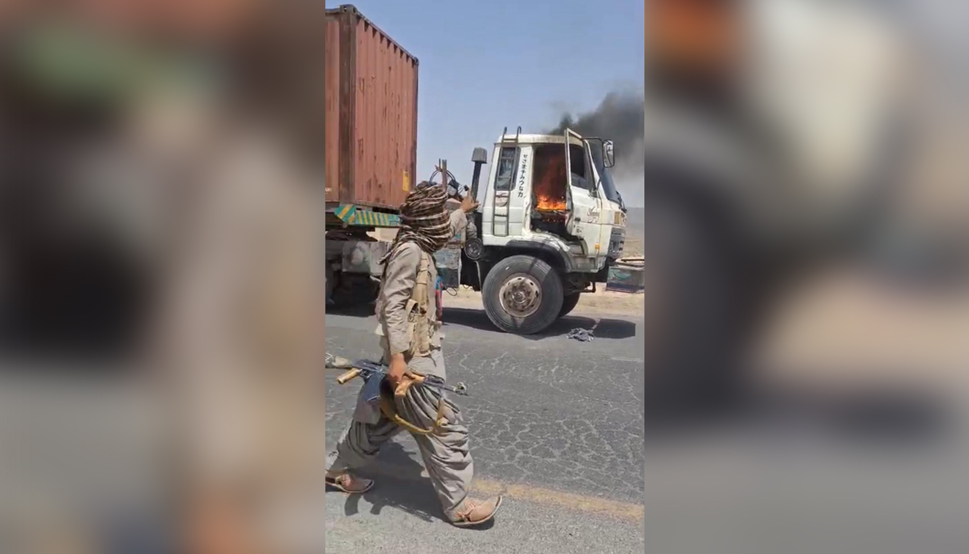 چاگی: کاروان ءَ ھواریں واپاری گاڑی دستیگ کتگ ءُ چار جاھاں پورسز ءُ گاڑیانی سر ءَ اُرش