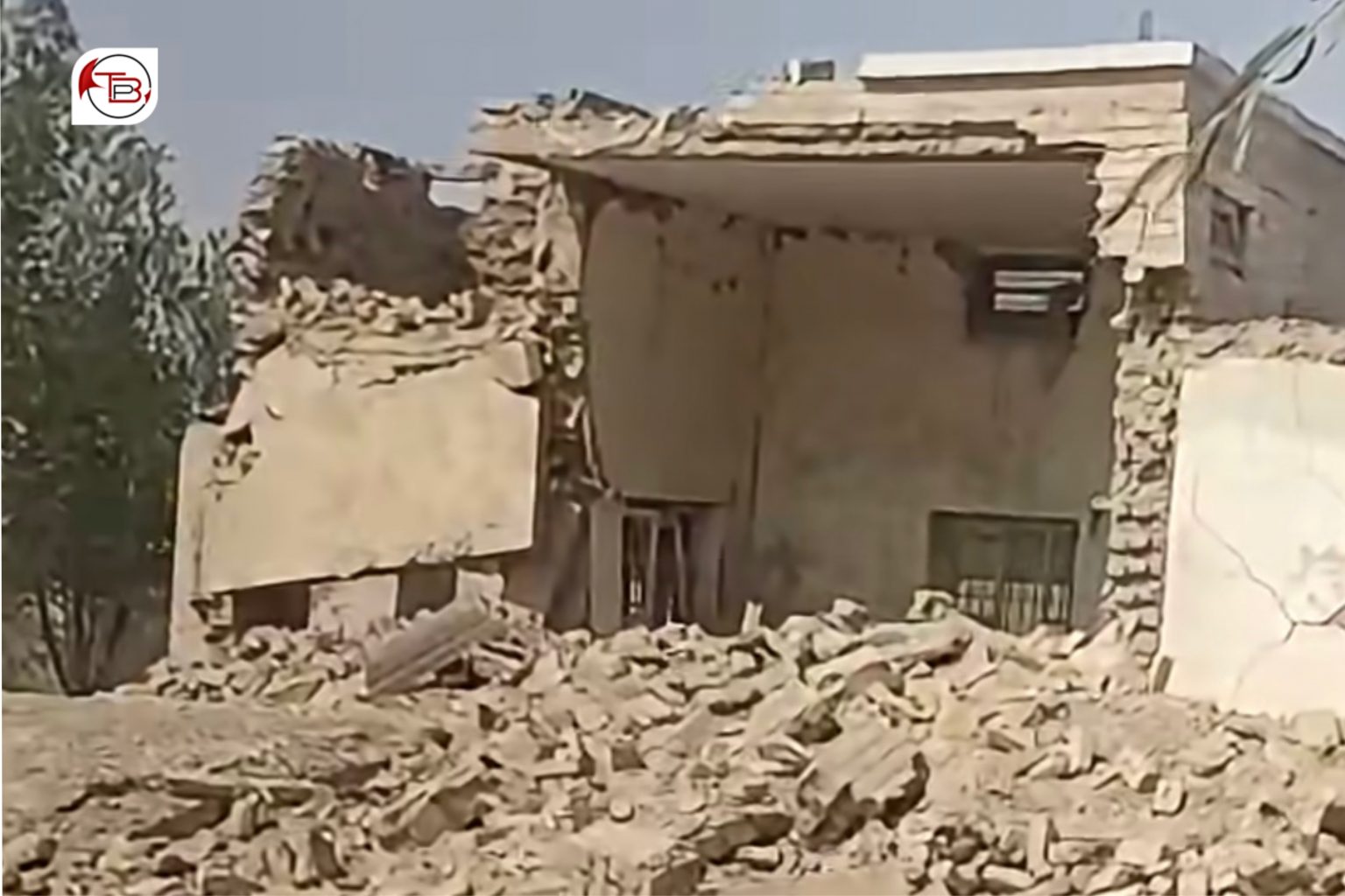 جھل مگسی: سلاہ بندیں مردماں سرکاری ریسٹ ھاؤس گوں تراکناکیں شورواں تباہ کتگ