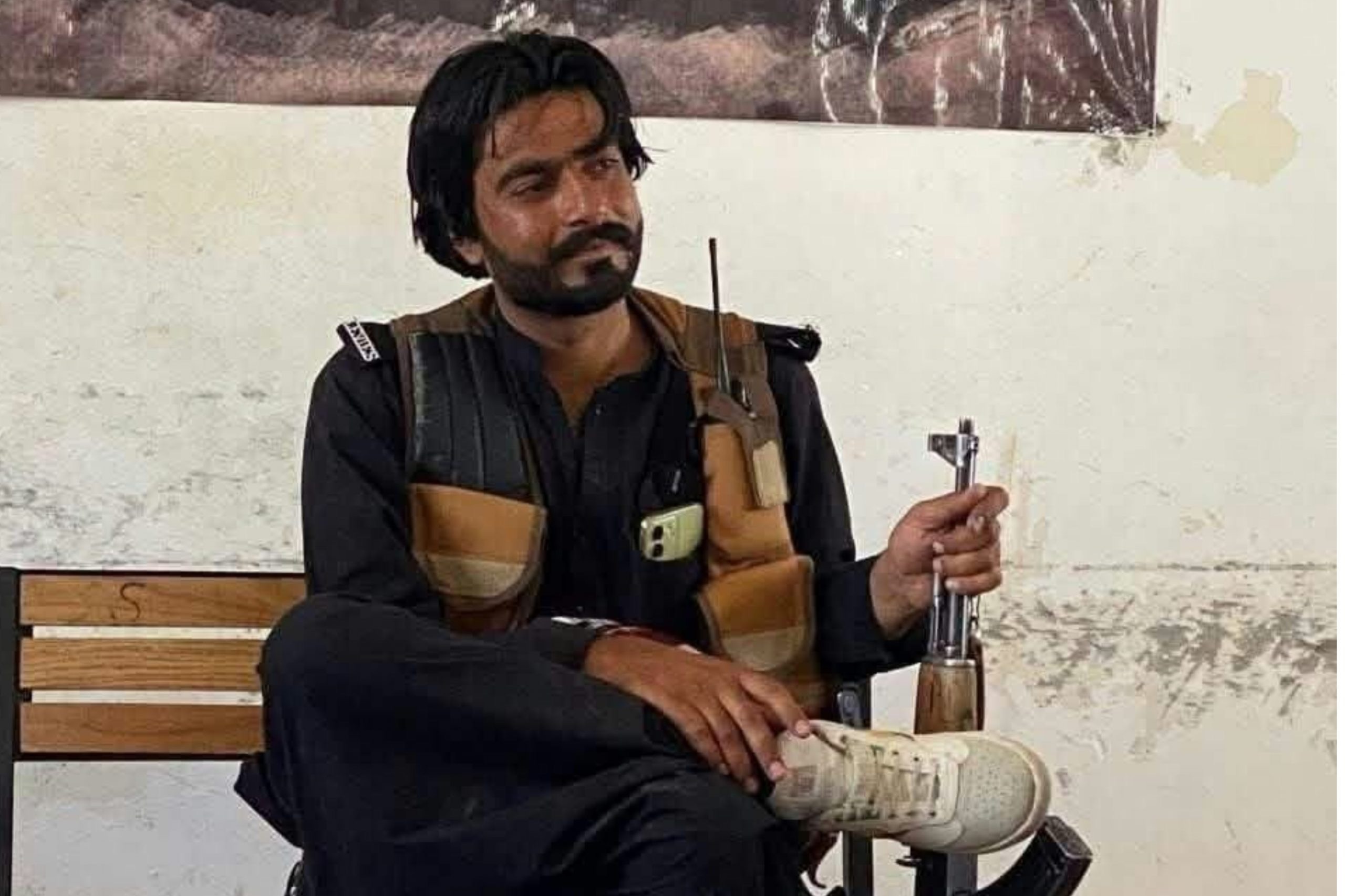 پنجگور: پولیس کارندہ ءِ گس ءِ سر ءَ گوں دزبمب اُرش ءُ تیرگواری ءَ کارندہ بیران