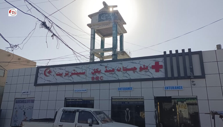 تربت : پاکستانی چیریں ادارہ ءُ ڈیتھ اسکواڈ ءَ ھسپتال ءَ بیڑبرتگ نادُراہ ءُ کارداراں چہ زر ءُ موباھل برتگ اَنت